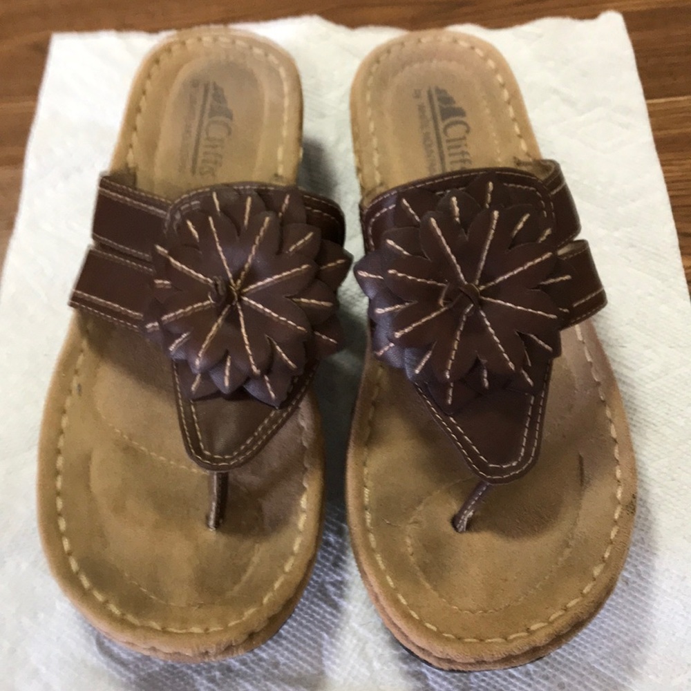 Cliffs by White Mountain Sandals